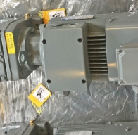 R系列减速机配变频调速电机用在卷板机