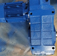平行轴斜齿轮减速机配电机用在撕碎机上,撕碎机减速机选型样本